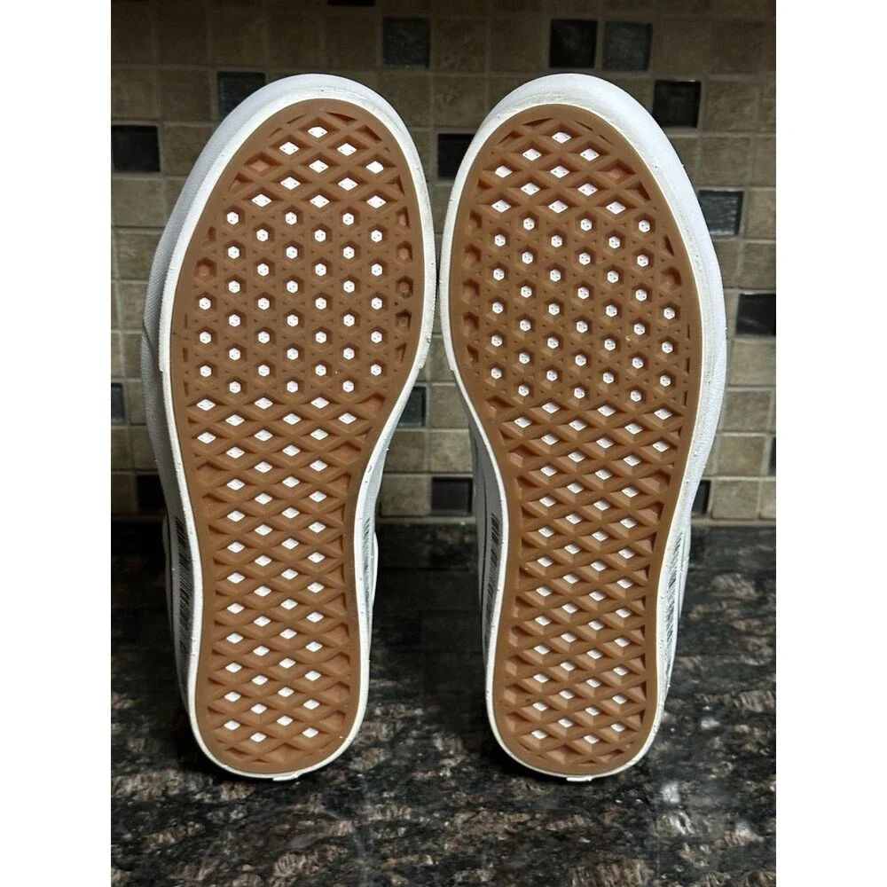 LIKE NEW VANS Youth Size 5 ComfyCush Old Skool SK8-Hi RetroMart Barcode Sneaker